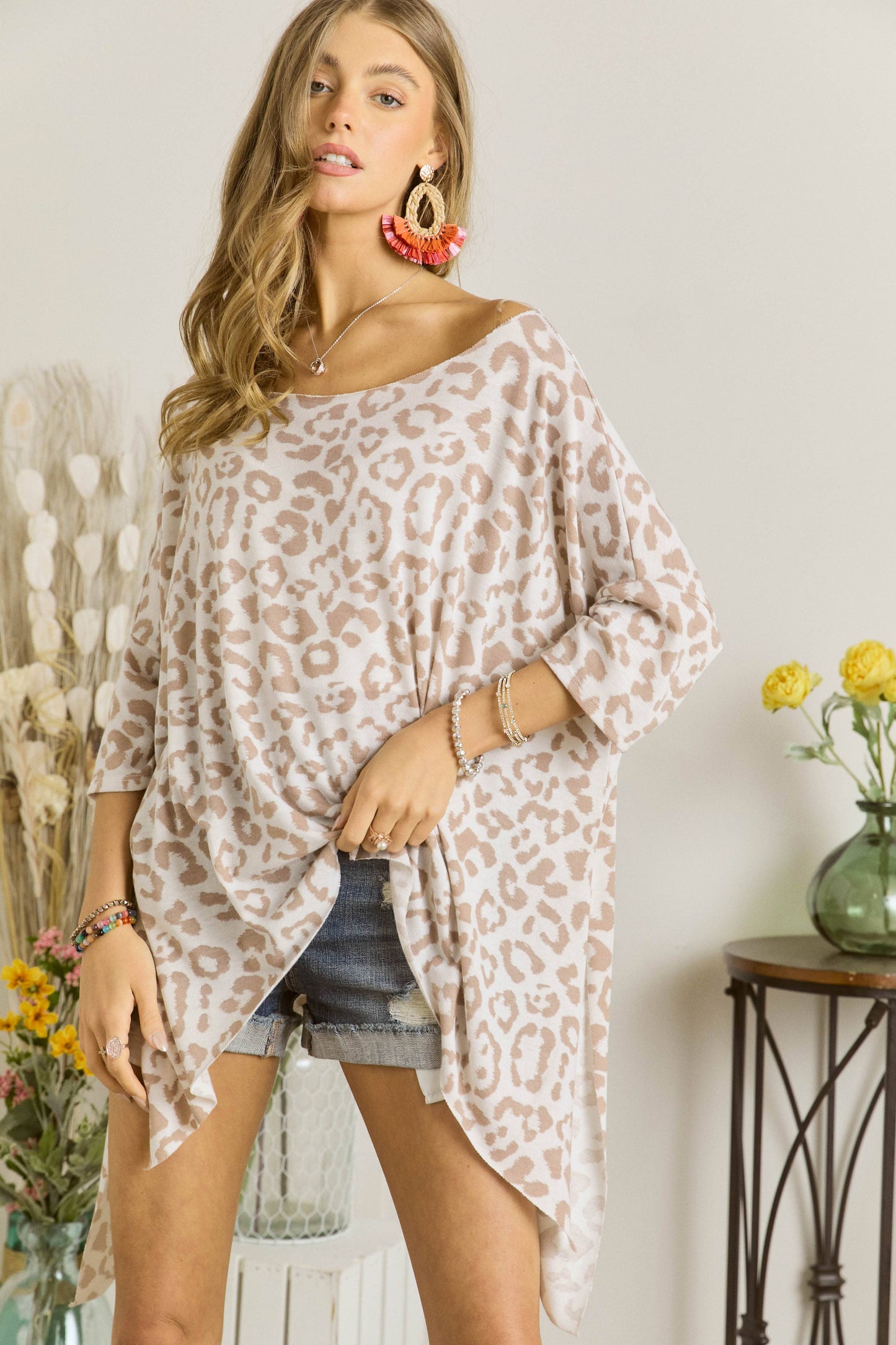 BOAT NECK LEOPARD FLARE TUNIC TOP